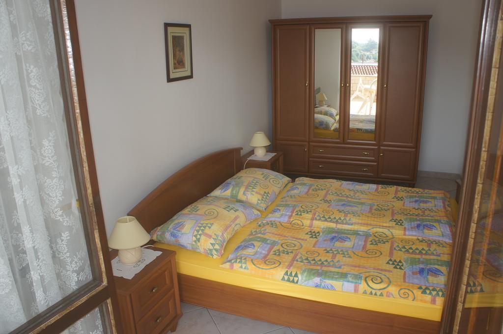 Suran Apartments Póla Szoba fotó